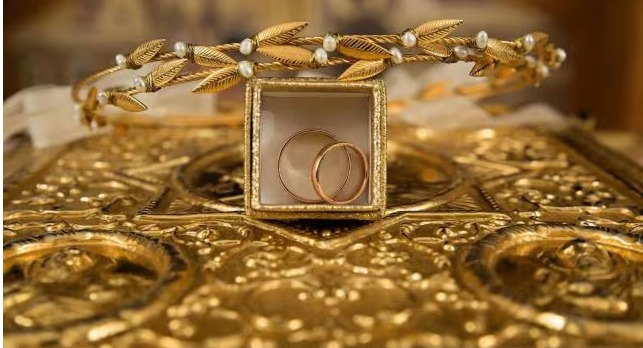 Gold jewellery displayed in store showcasing 22K and 24K varieties